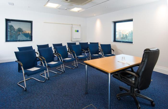 holiday inn express newport by ihg