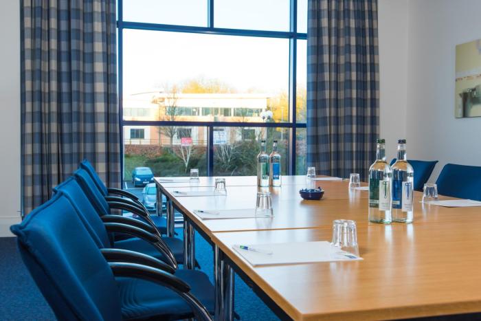 holiday inn express newport by ihg