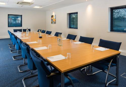 holiday inn express newport by ihg