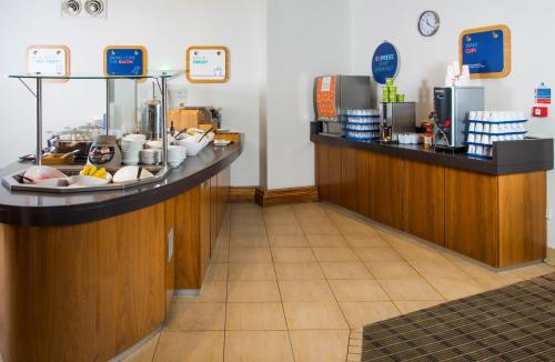 holiday inn express newport by ihg
