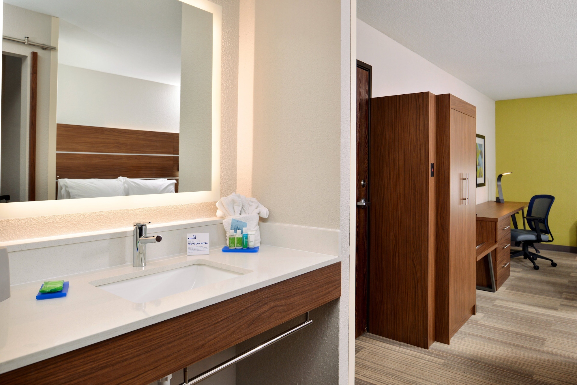 holiday inn express and suites north kansas city