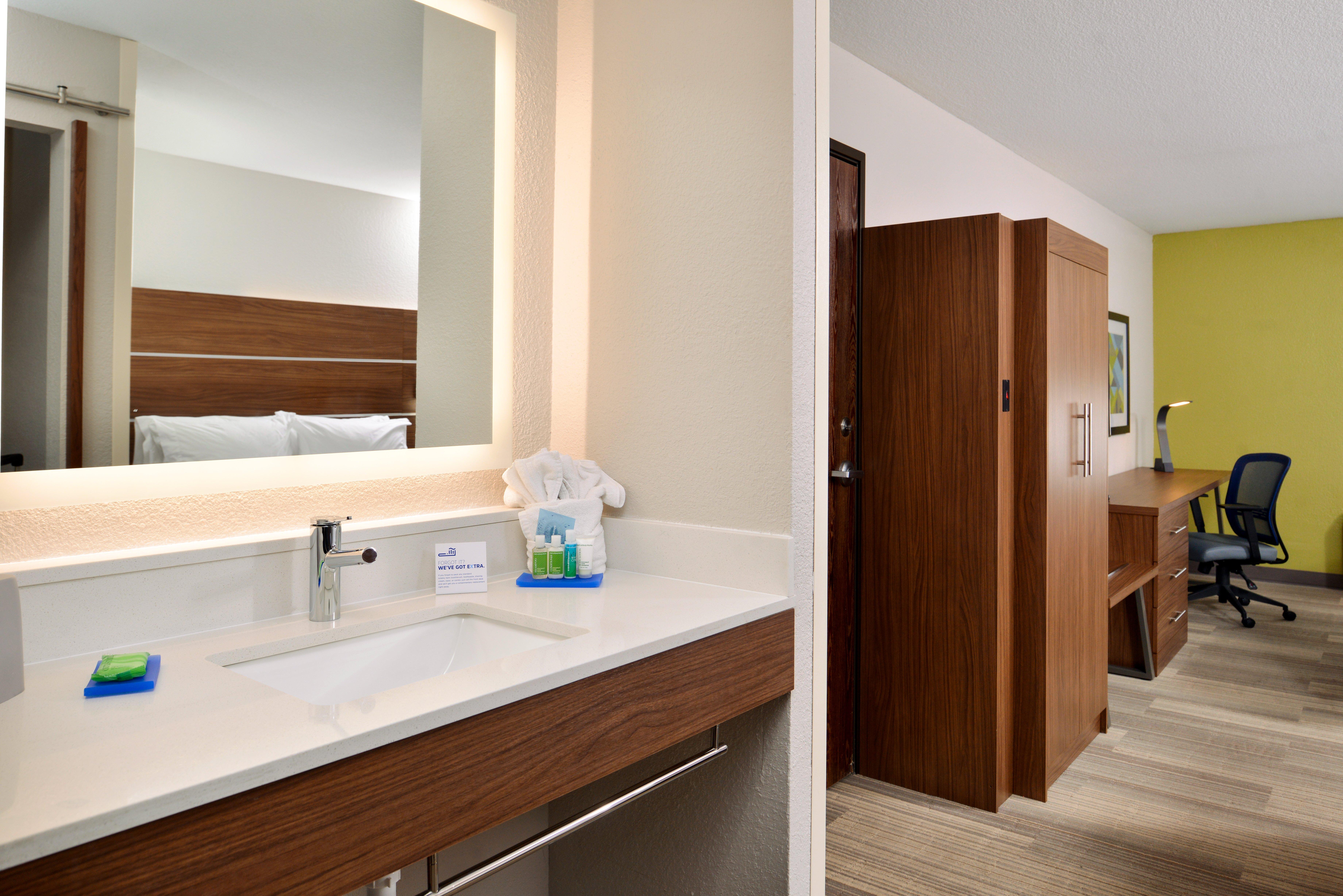 holiday inn express and suites north kansas city