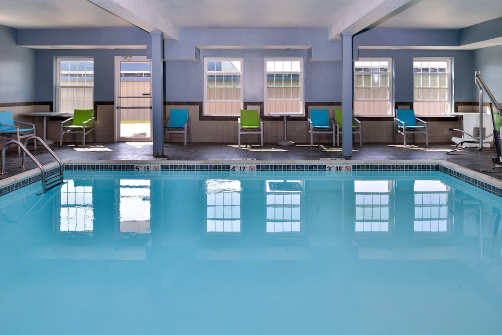 holiday inn express and suites north kansas city