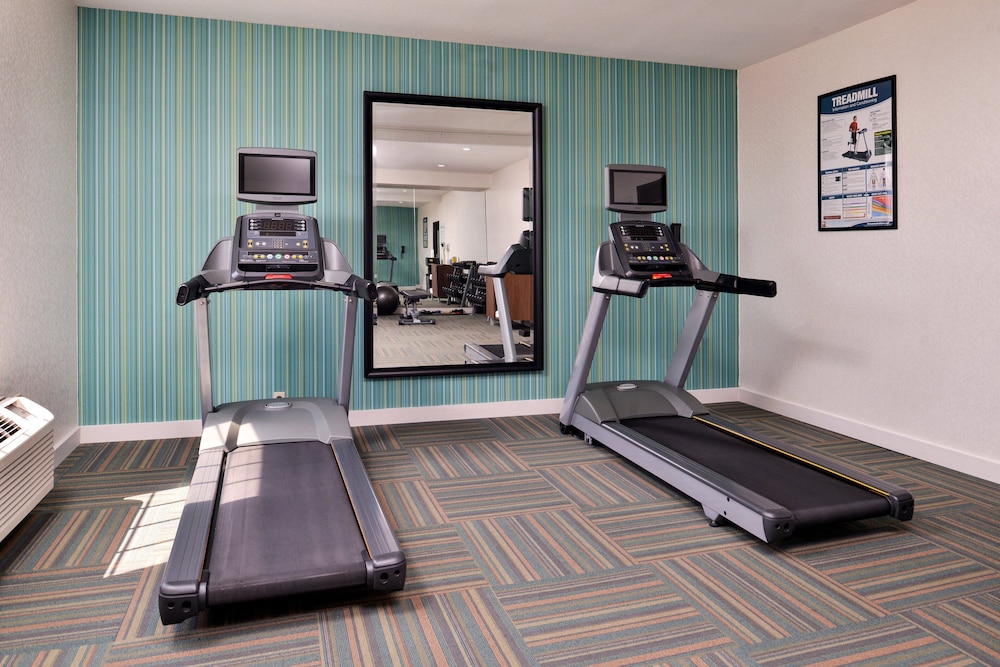 holiday inn express and suites north kansas city