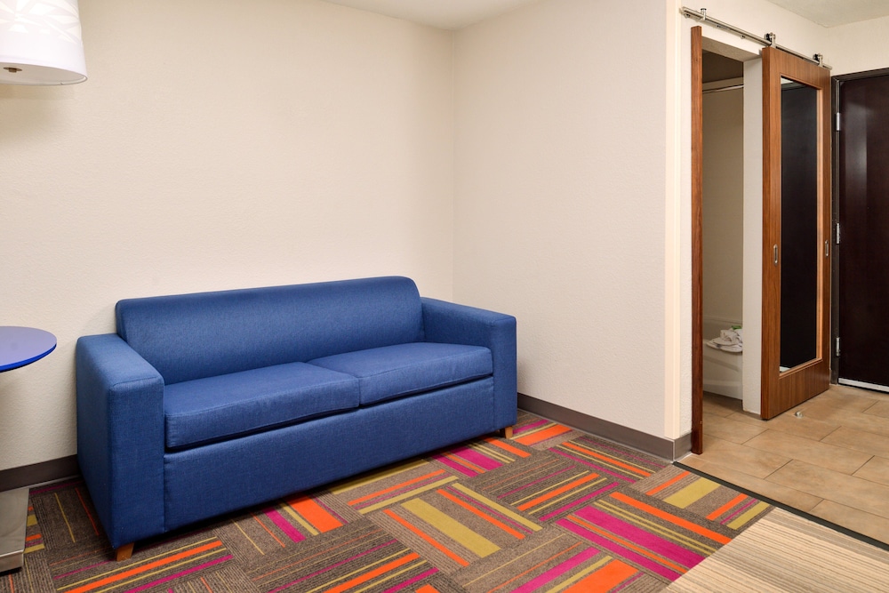 holiday inn express and suites north kansas city