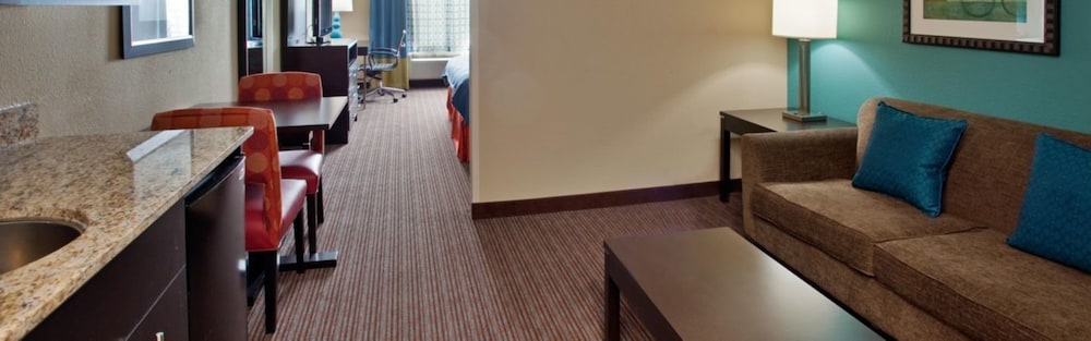 holiday inn express and suites north kansas city