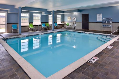 holiday inn express and suites north kansas city