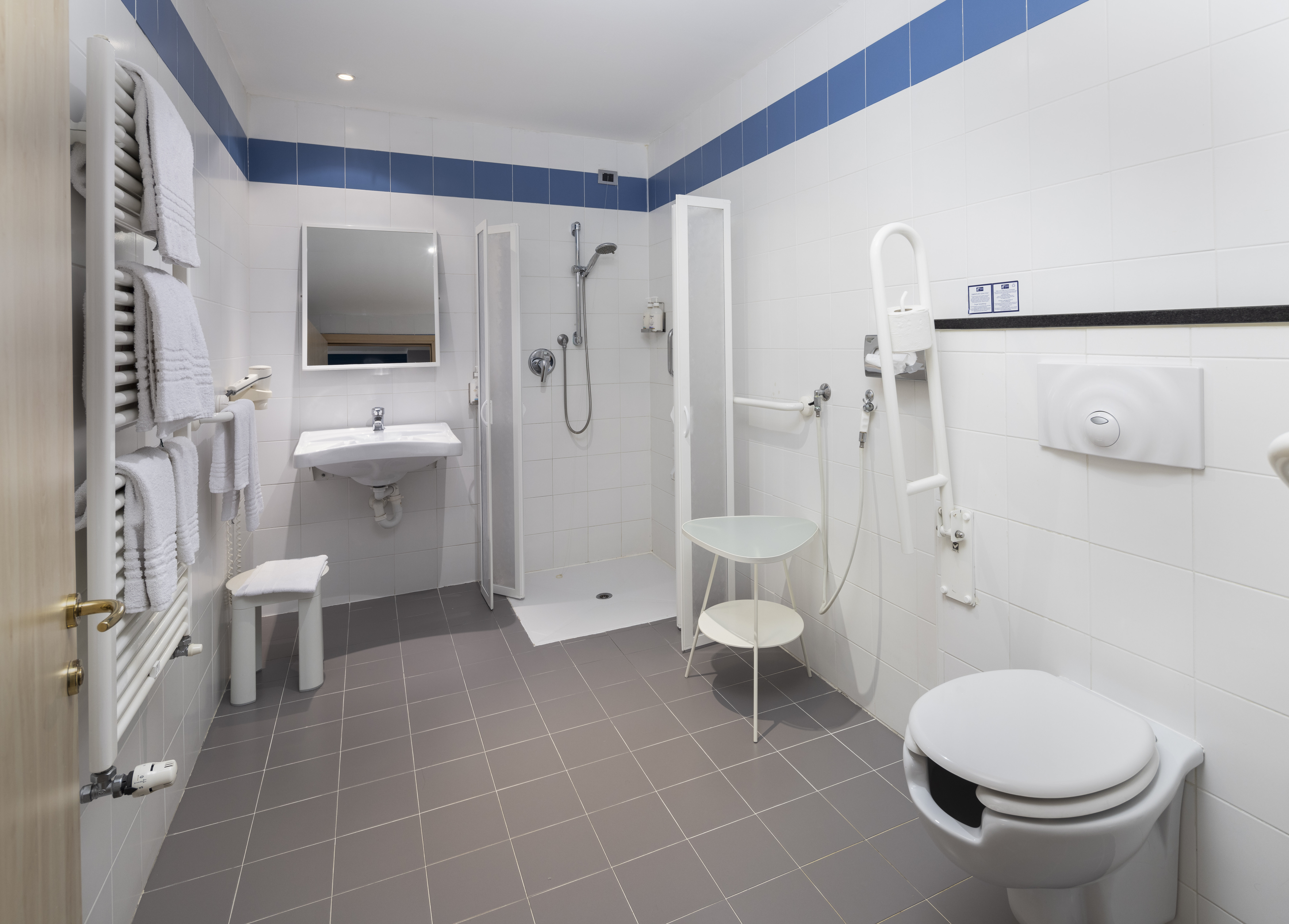 holiday inn express parma by ihg