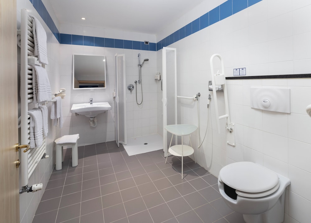 holiday inn express parma by ihg