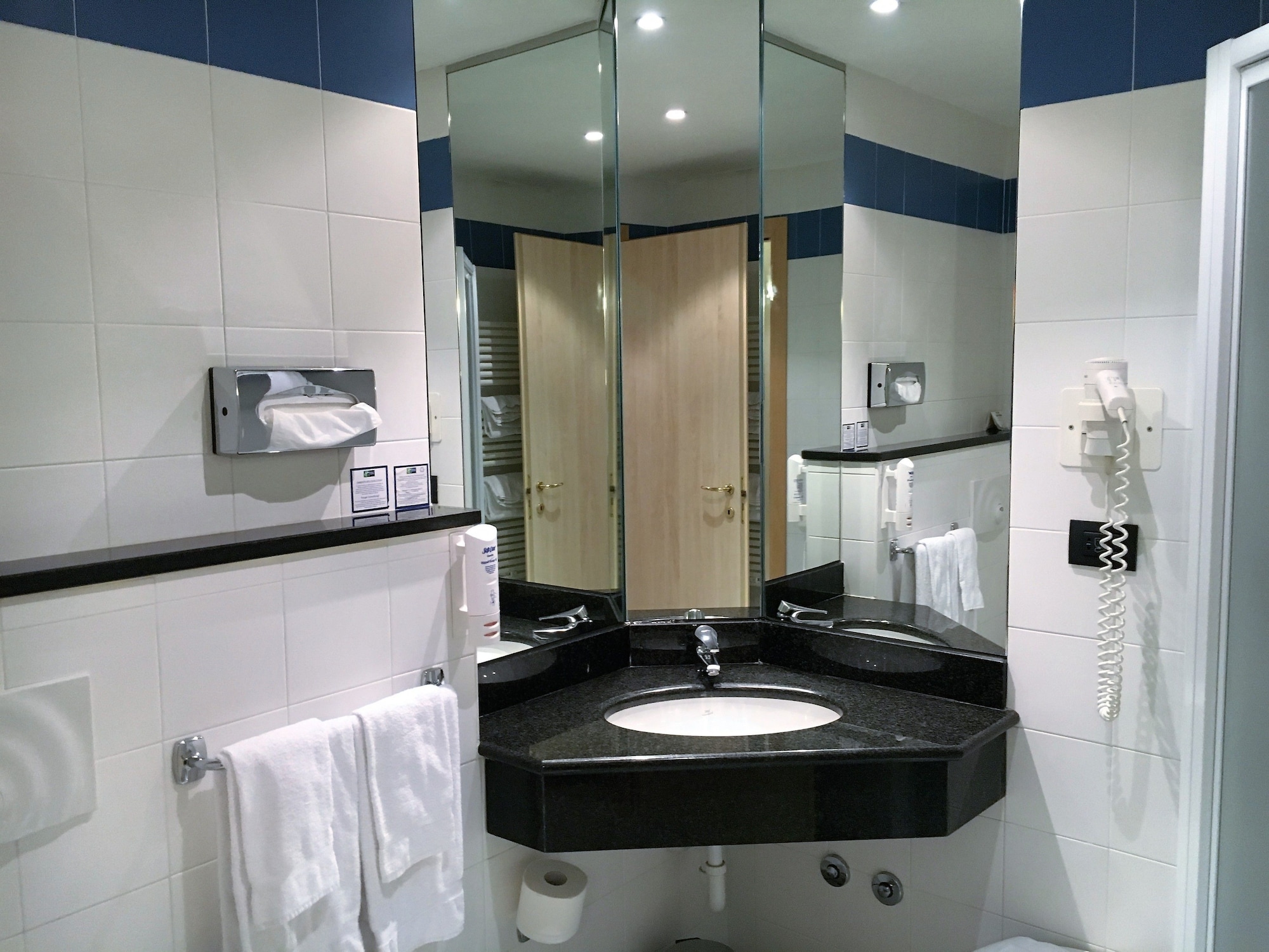 holiday inn express parma by ihg