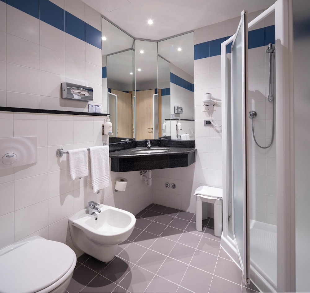 holiday inn express parma by ihg