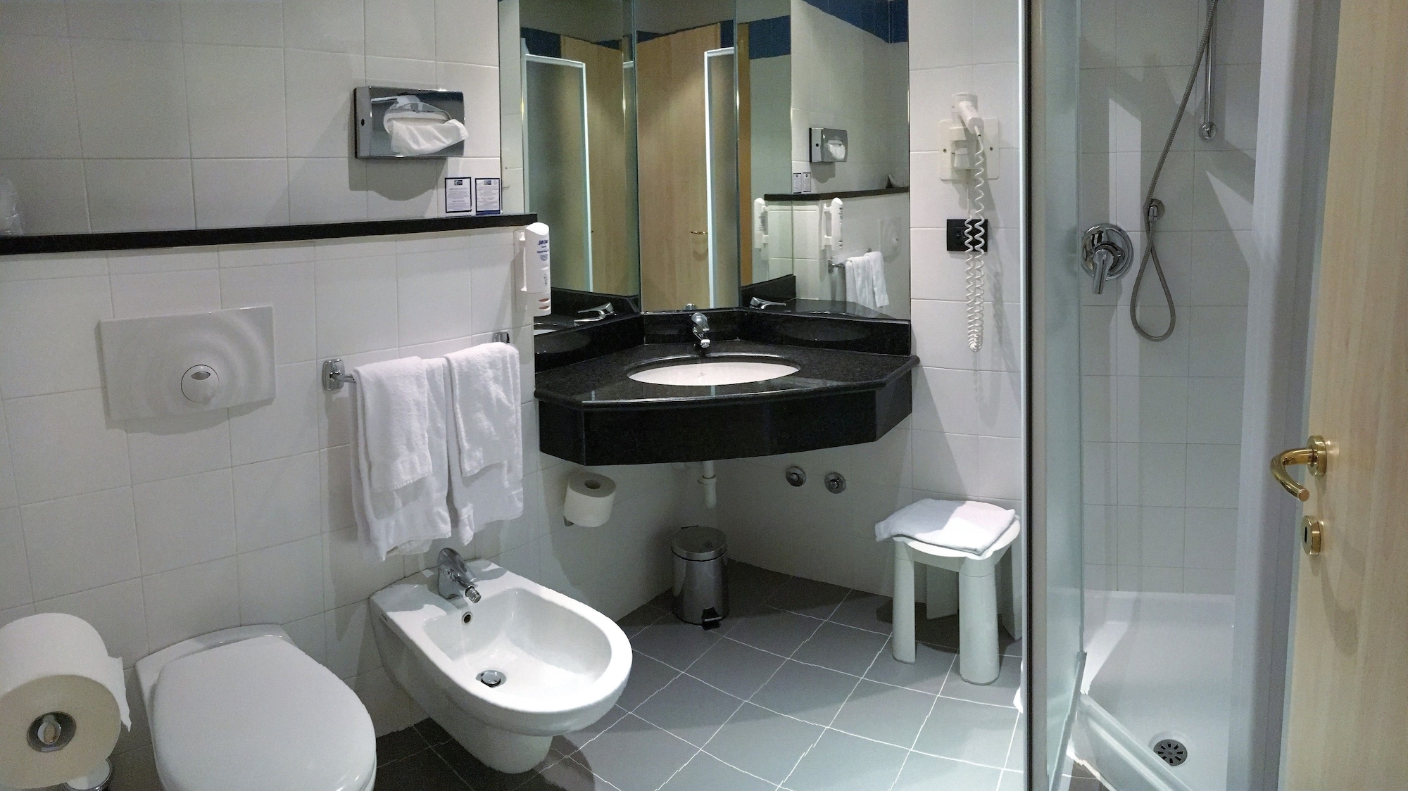 holiday inn express parma by ihg