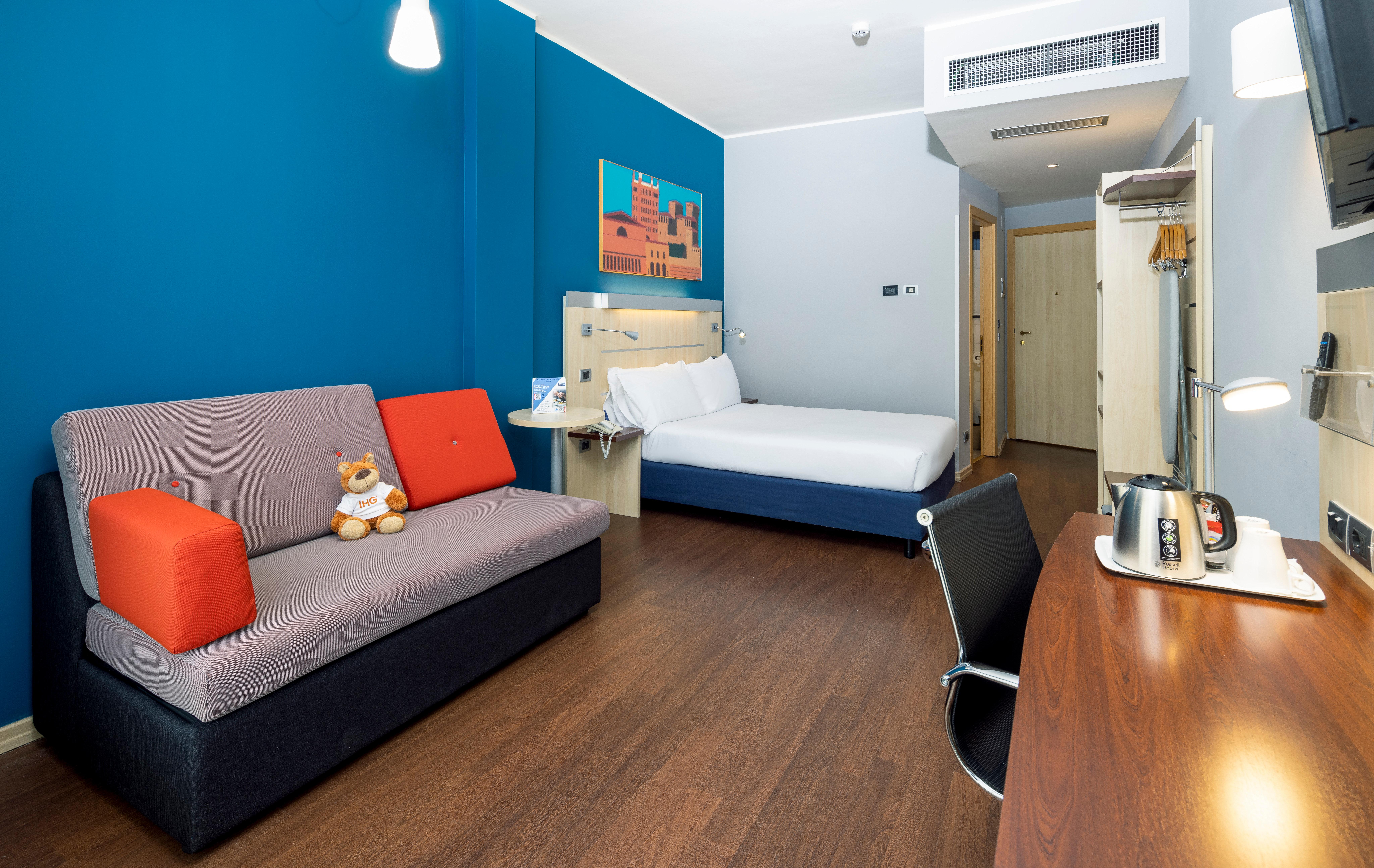 holiday inn express parma by ihg