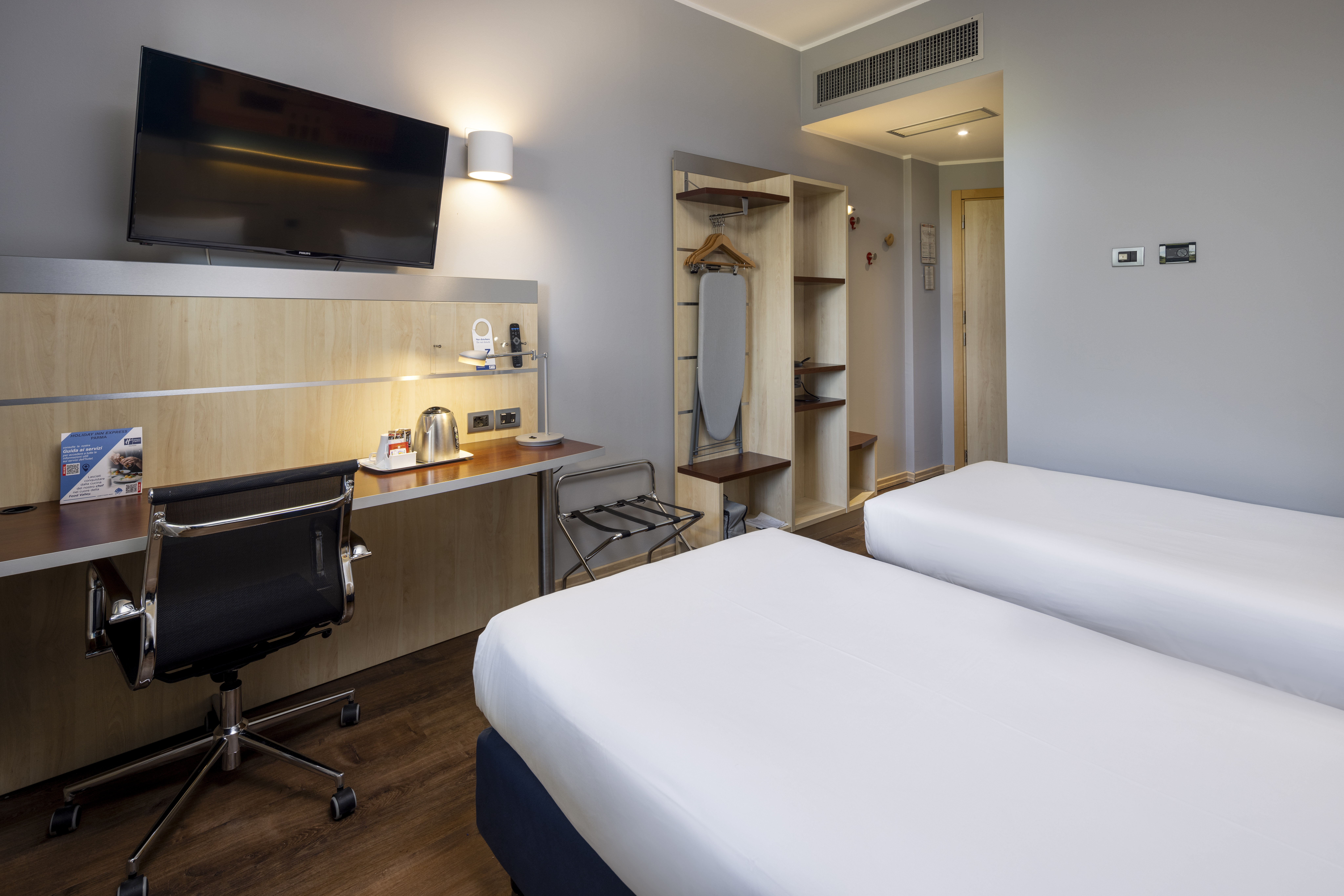holiday inn express parma by ihg
