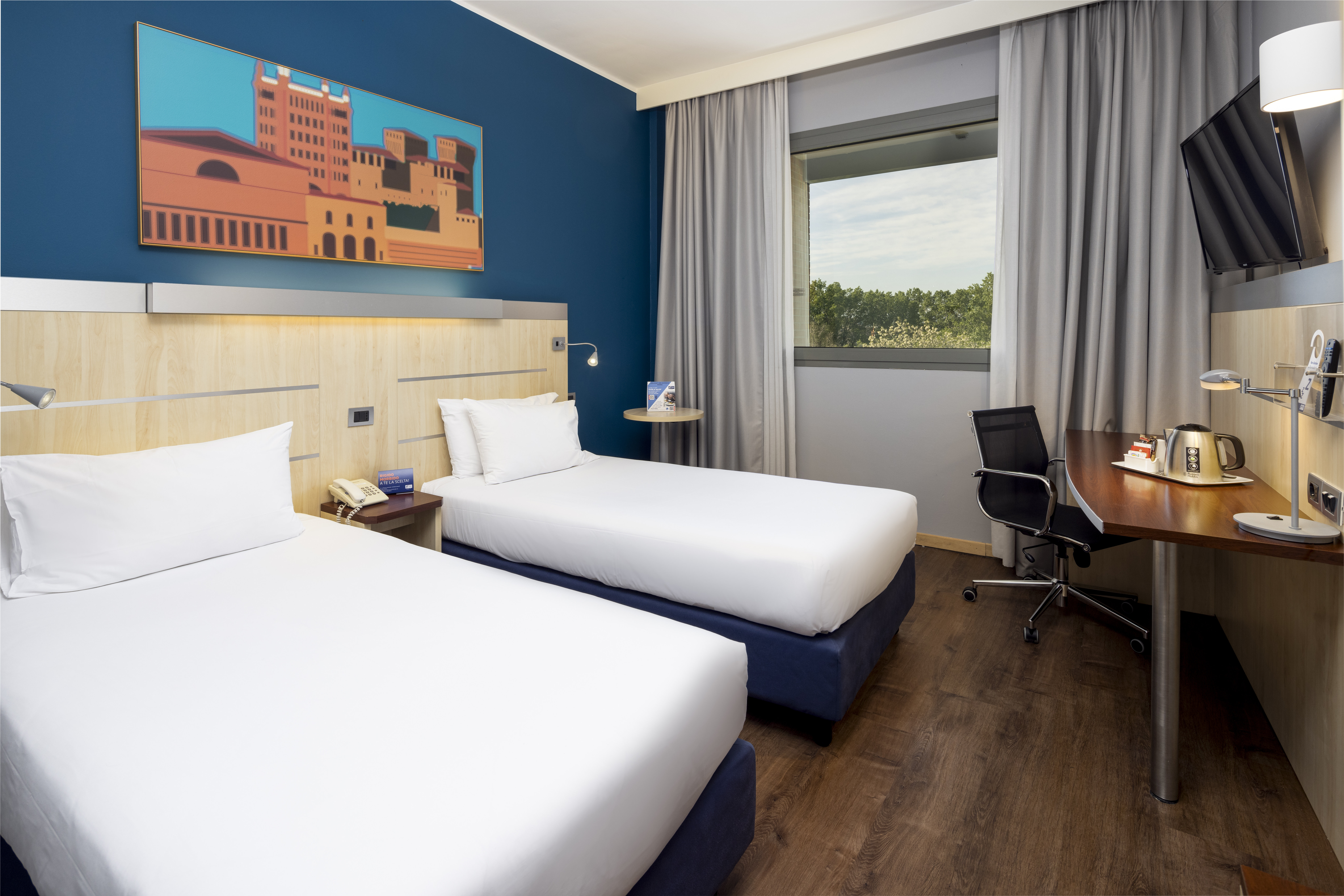 holiday inn express parma by ihg