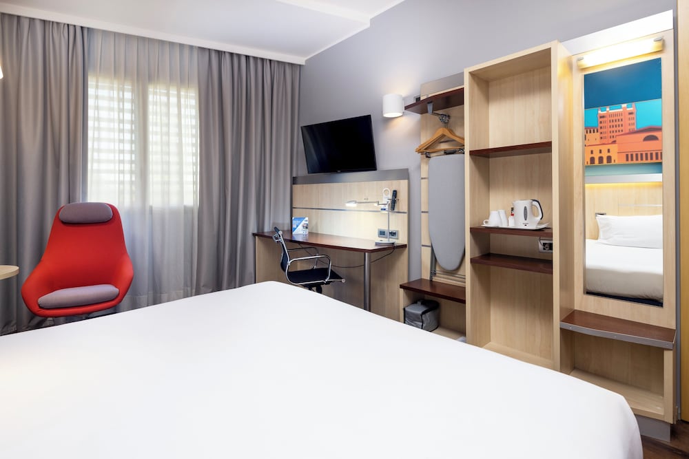 holiday inn express parma by ihg