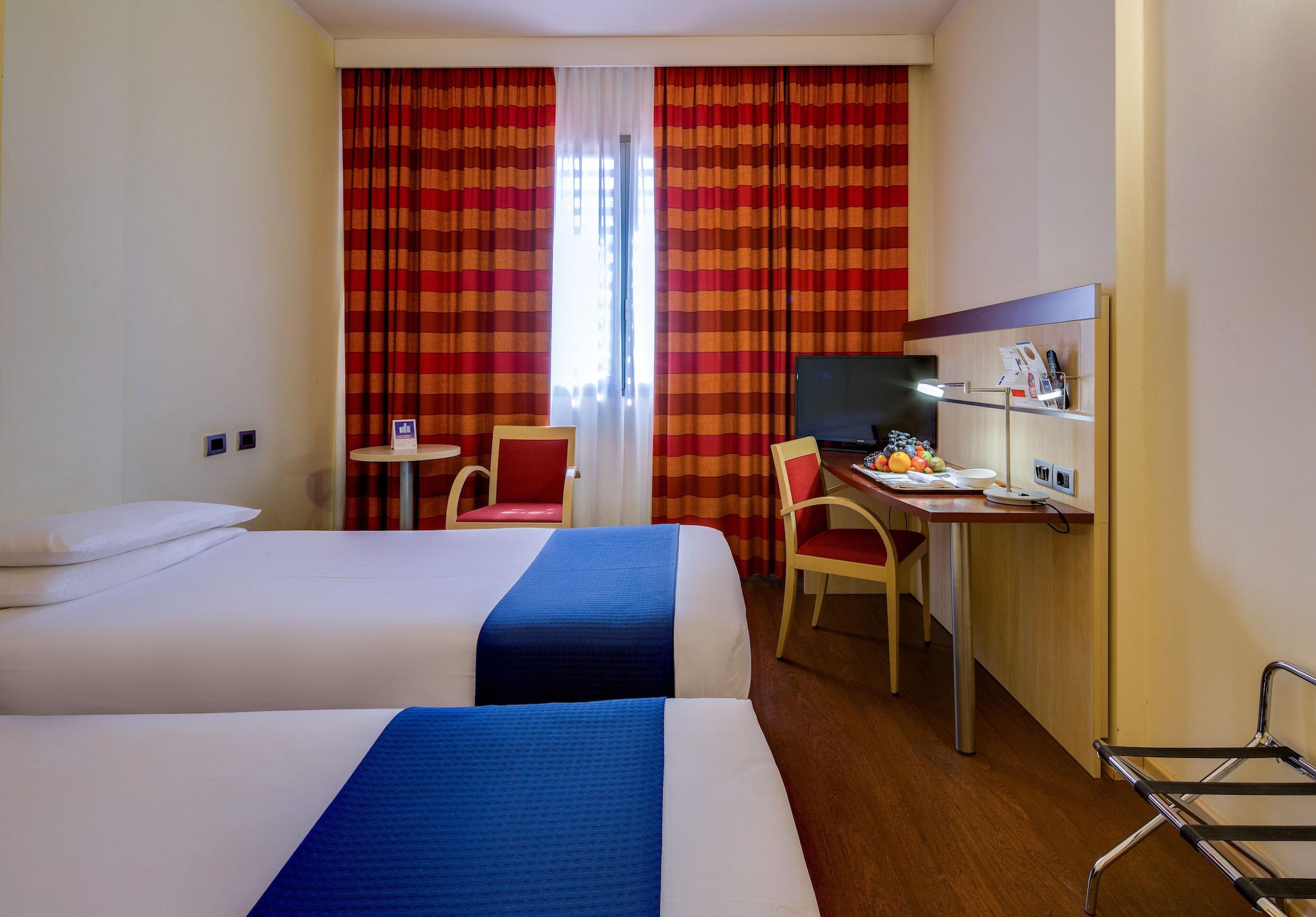 holiday inn express parma by ihg