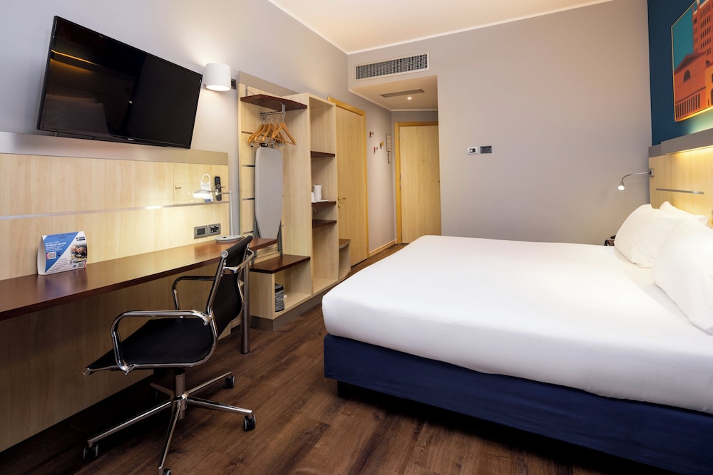 holiday inn express parma by ihg