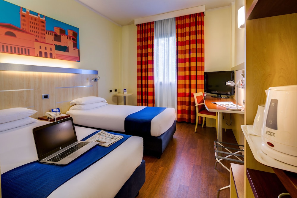 holiday inn express parma by ihg