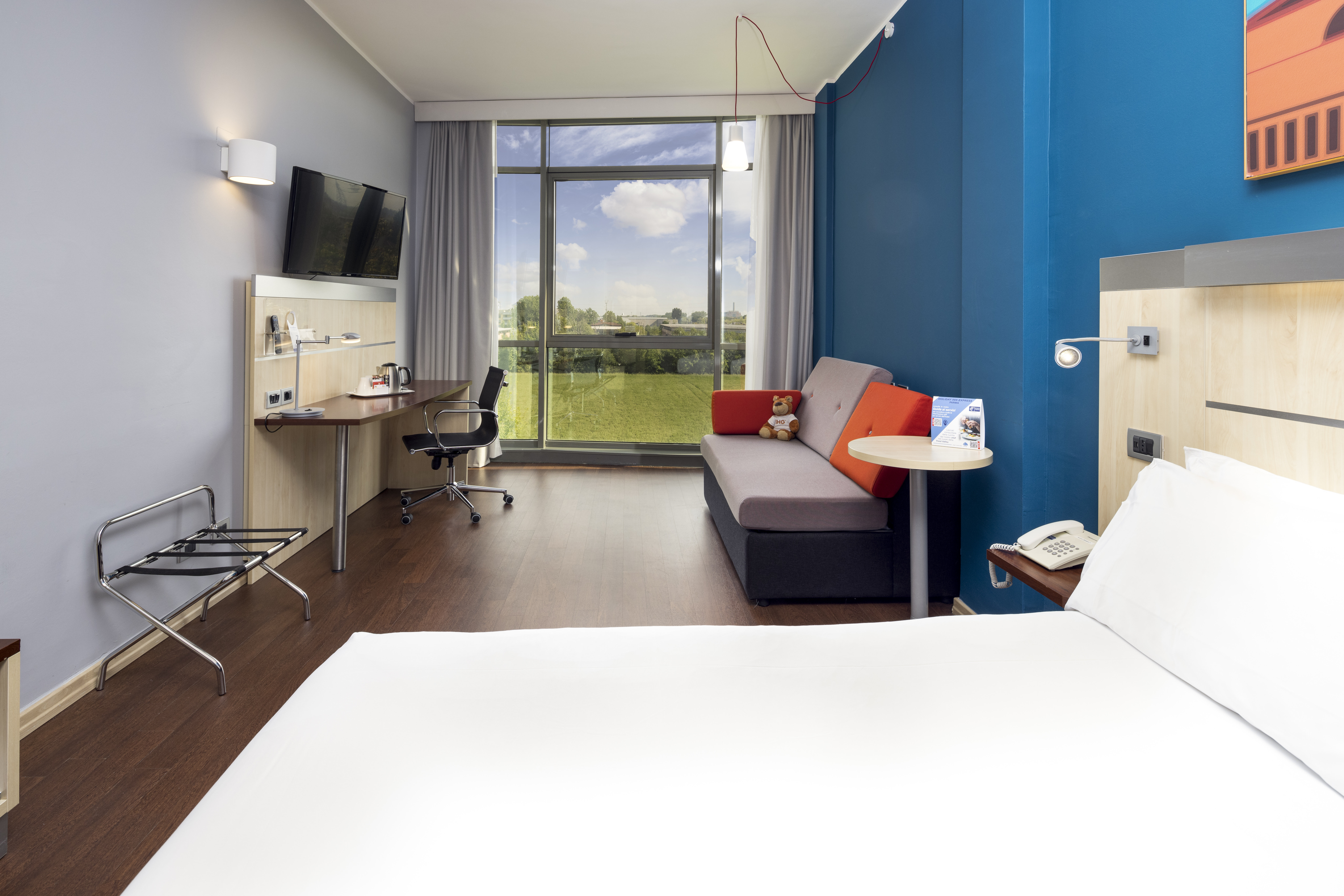 holiday inn express parma by ihg