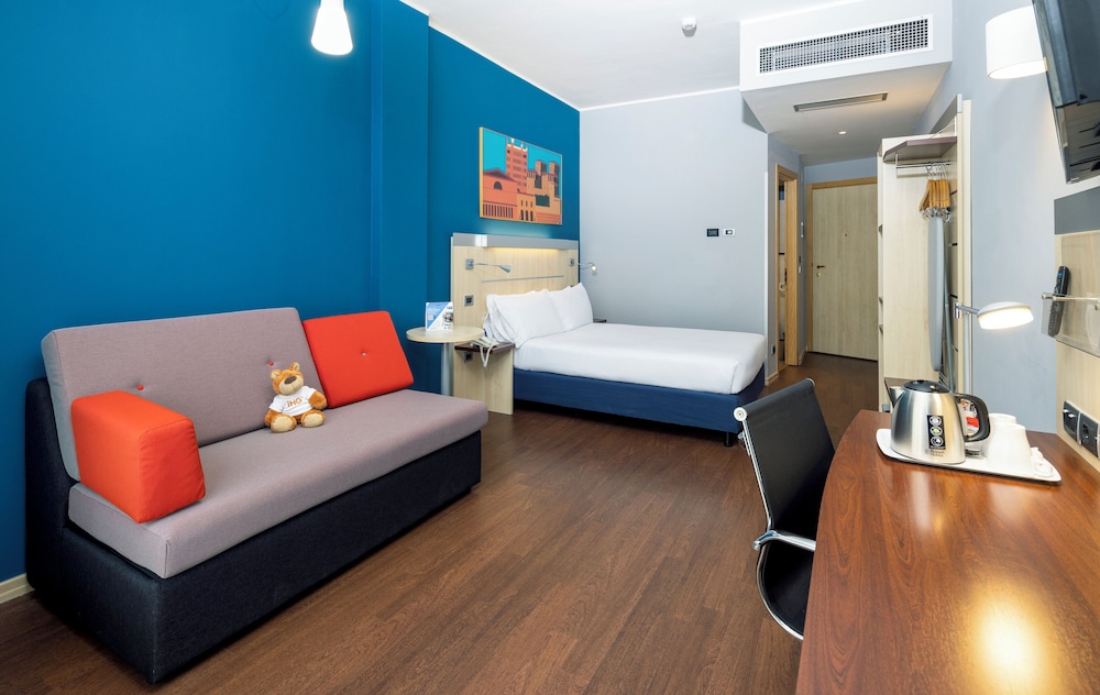 holiday inn express parma by ihg