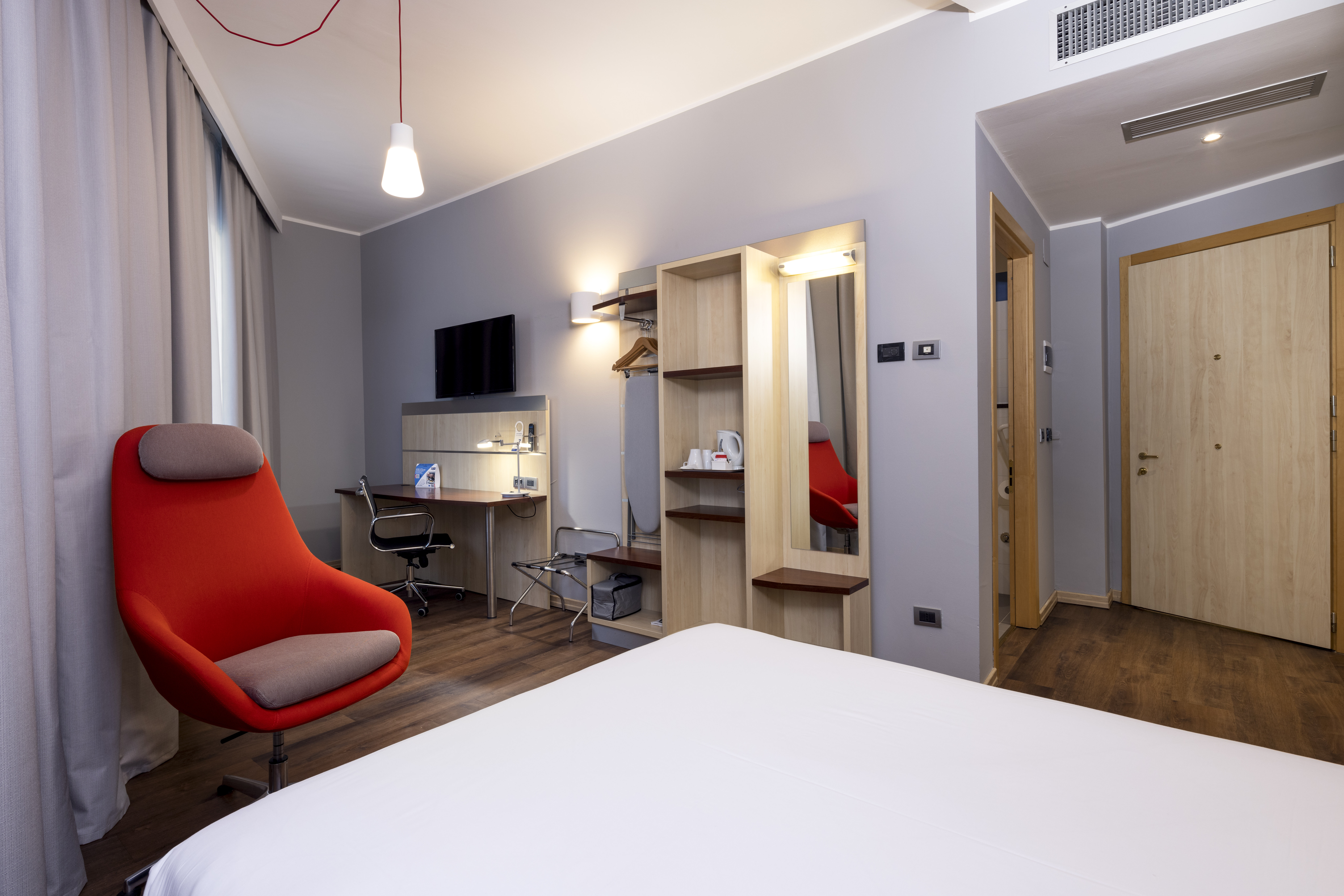 holiday inn express parma by ihg