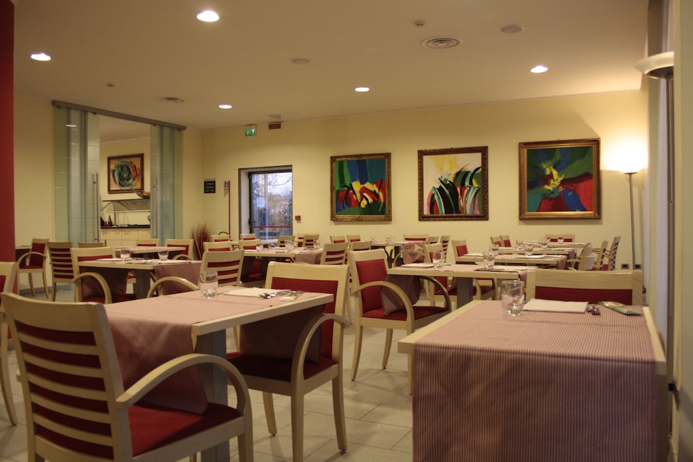 holiday inn express parma by ihg