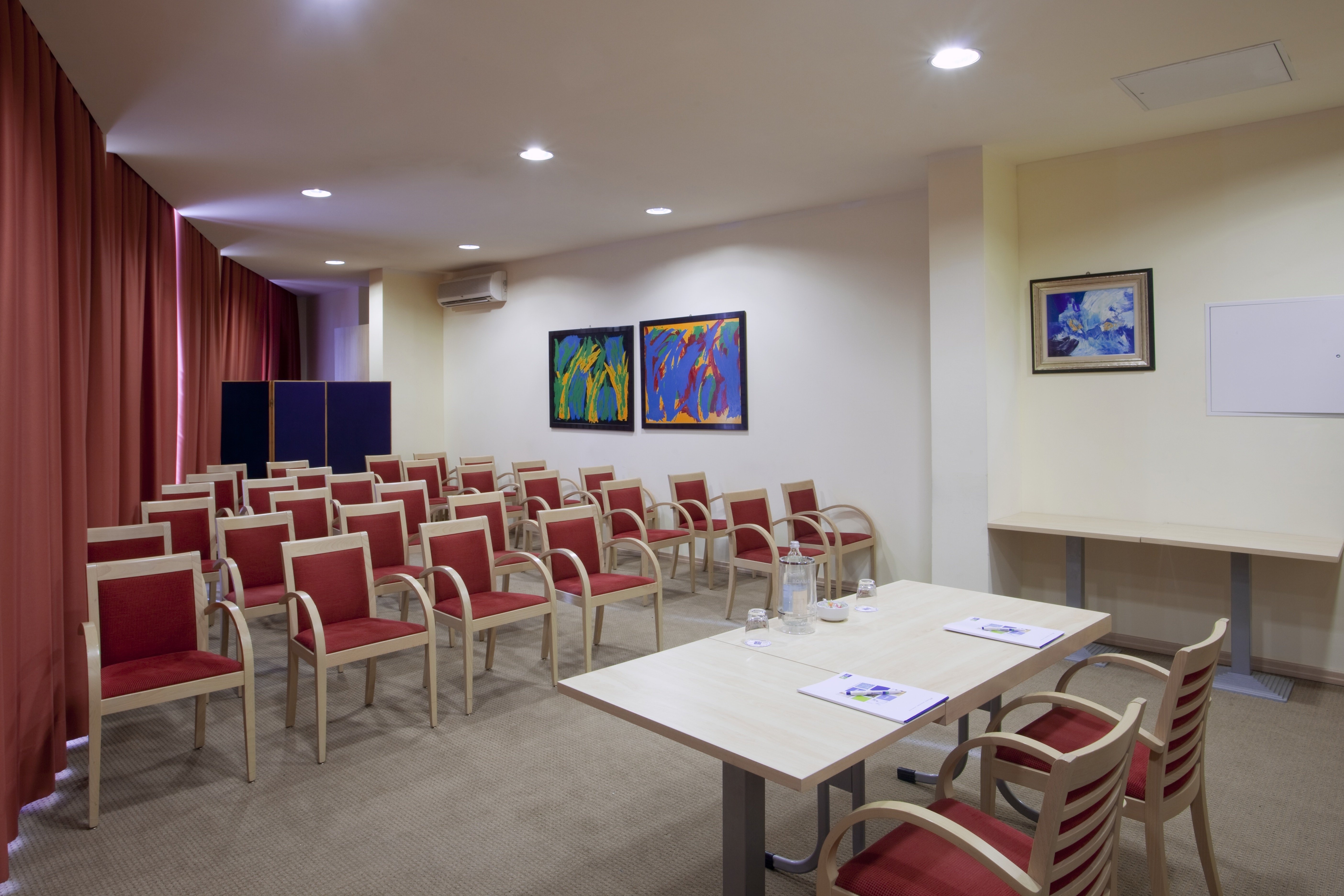 holiday inn express parma by ihg