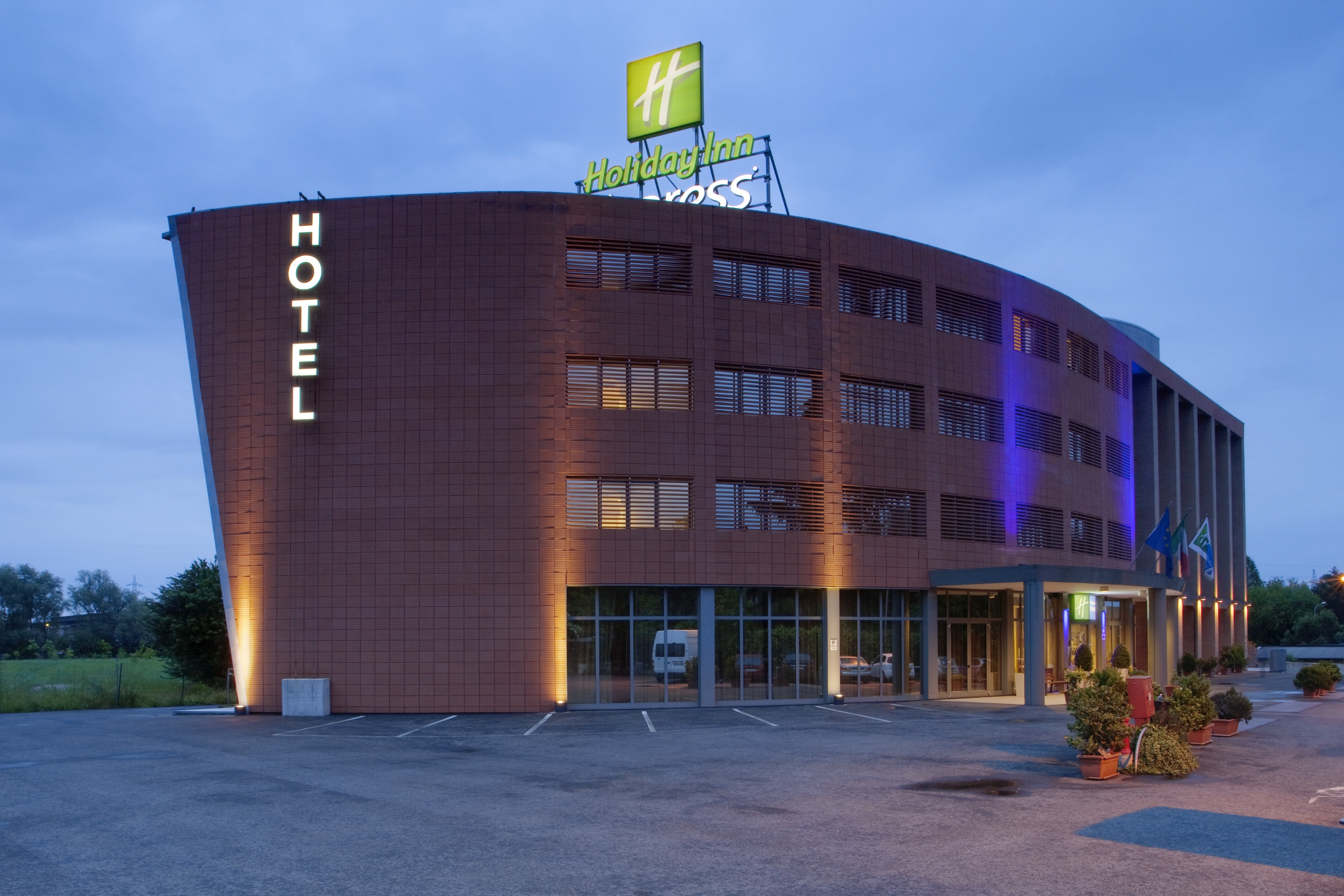 holiday inn express parma by ihg