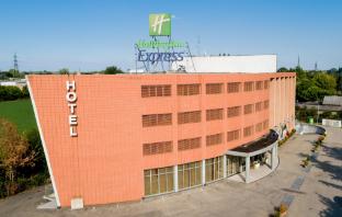 holiday inn express parma by ihg