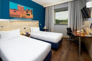holiday inn express parma by ihg