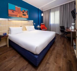 holiday inn express parma by ihg