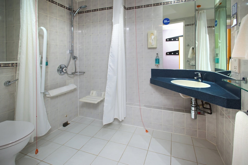 holiday inn express perth by ihg