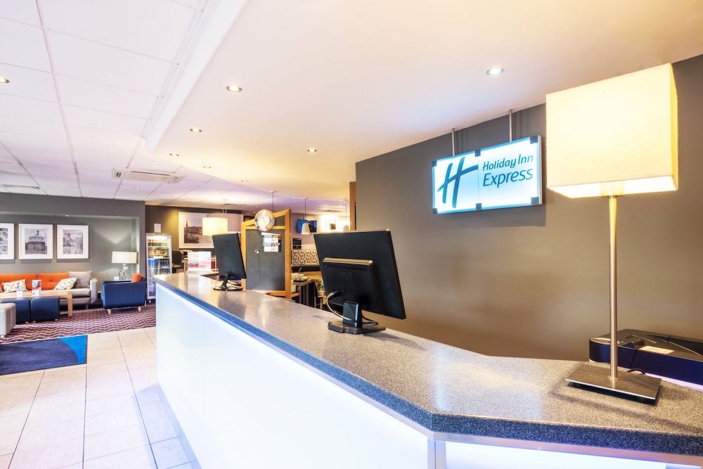 holiday inn express perth by ihg