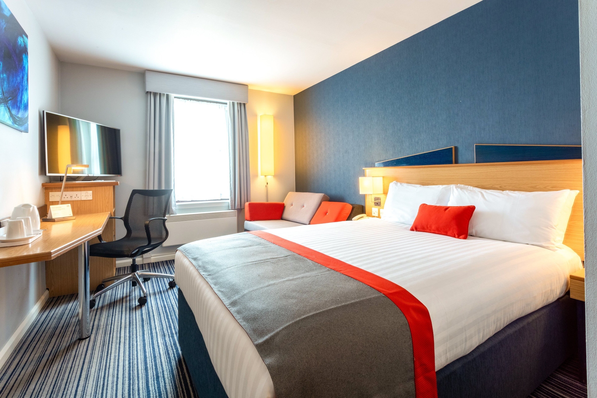 holiday inn express perth by ihg