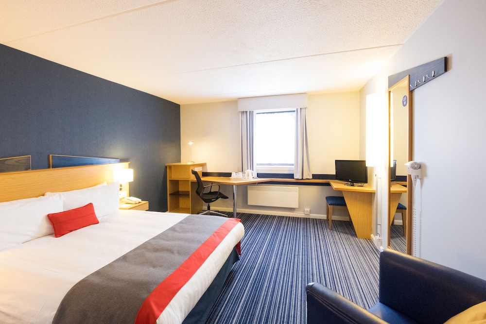 holiday inn express perth by ihg