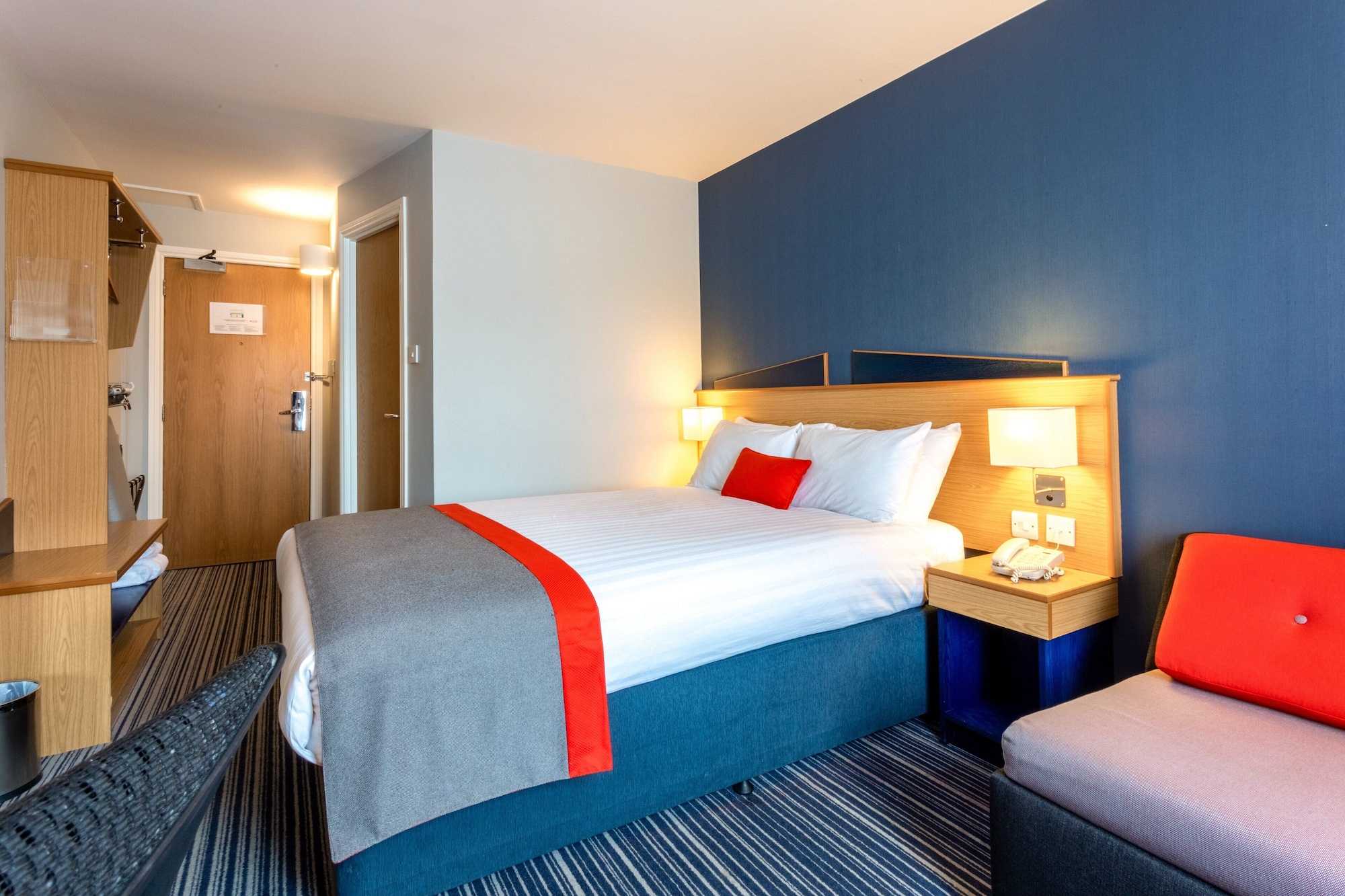 holiday inn express perth by ihg
