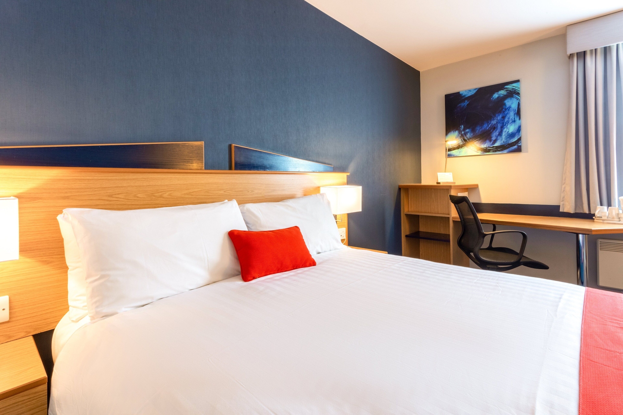 holiday inn express perth by ihg