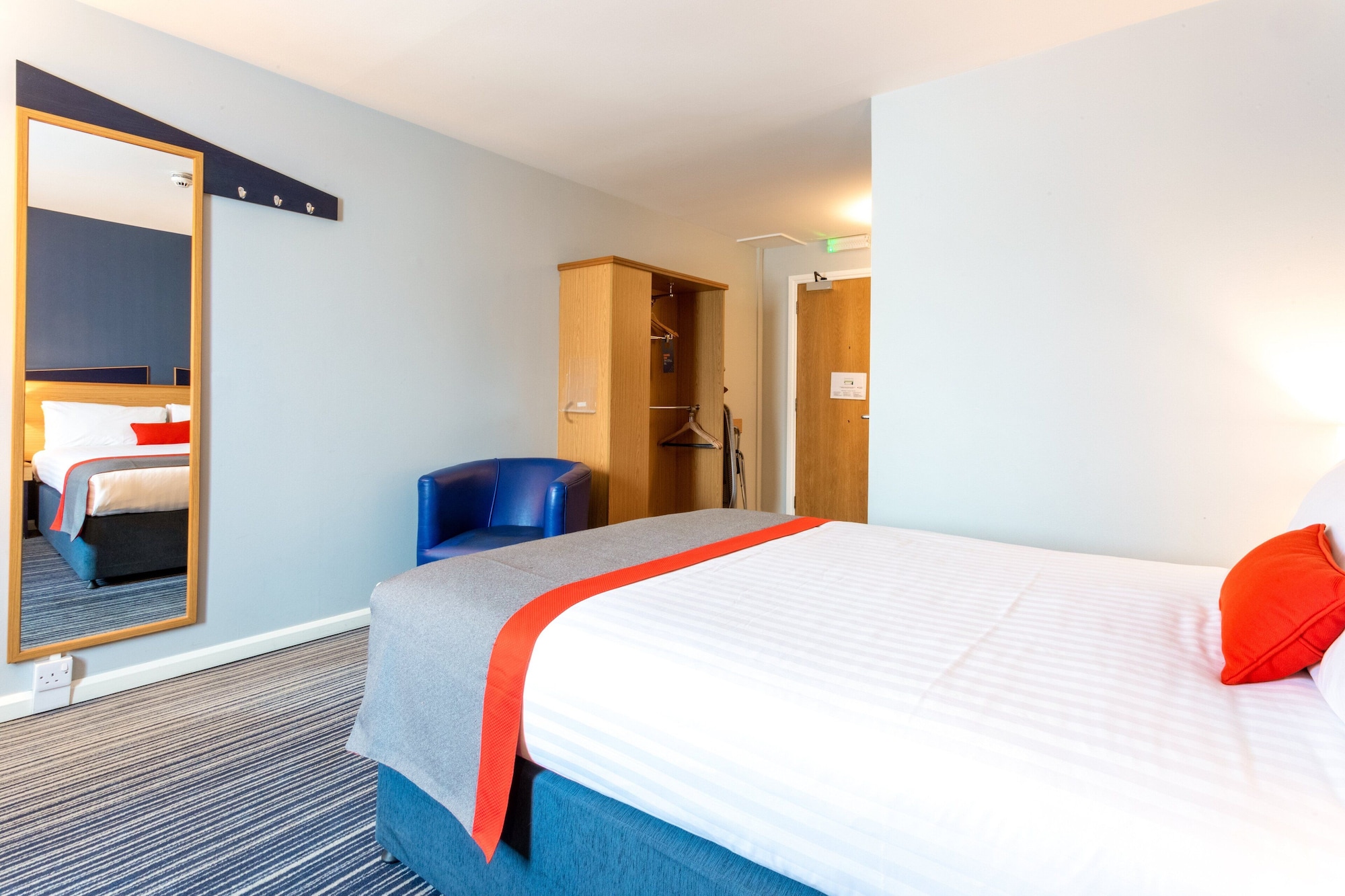 holiday inn express perth by ihg