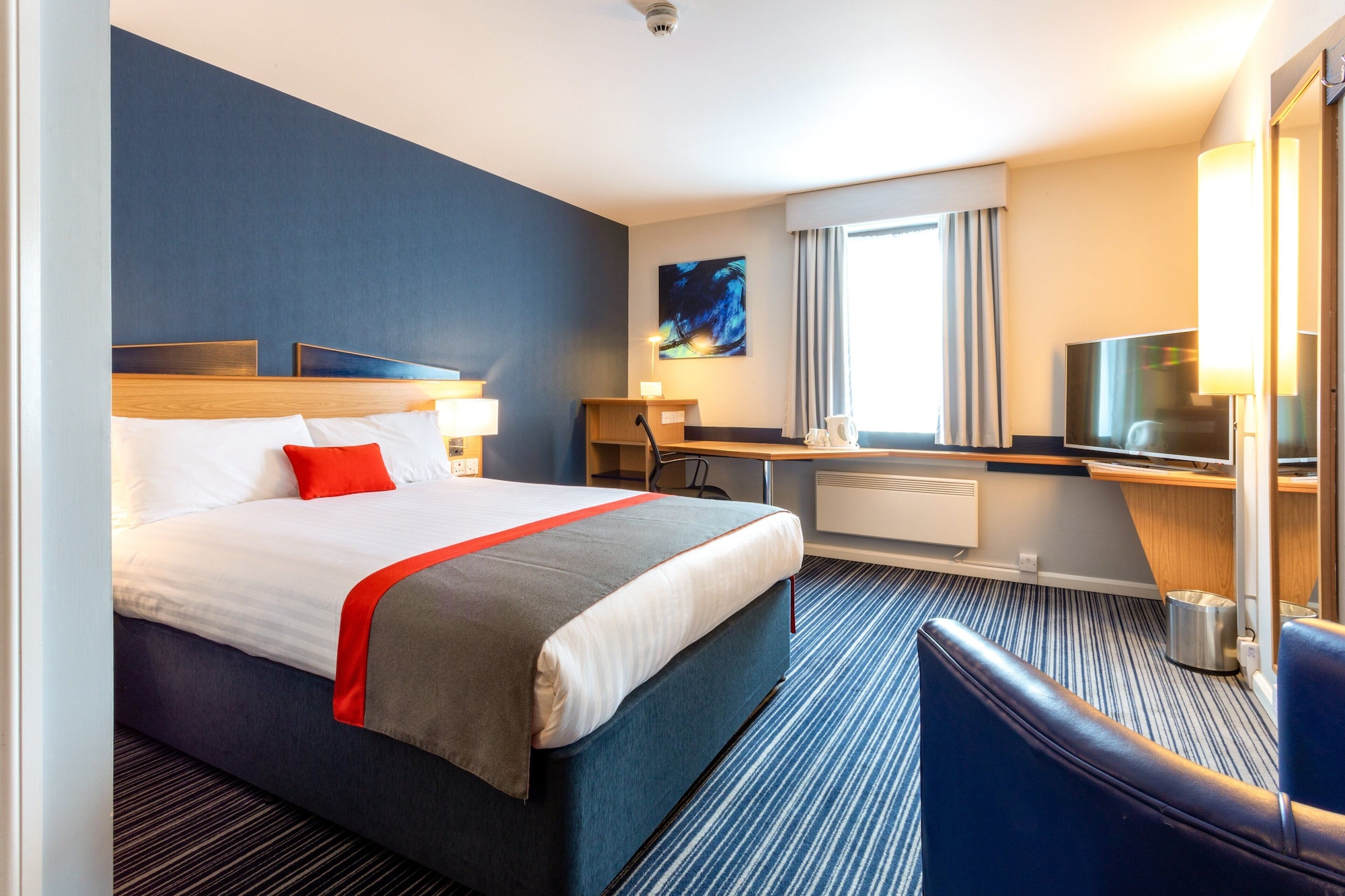 holiday inn express perth by ihg