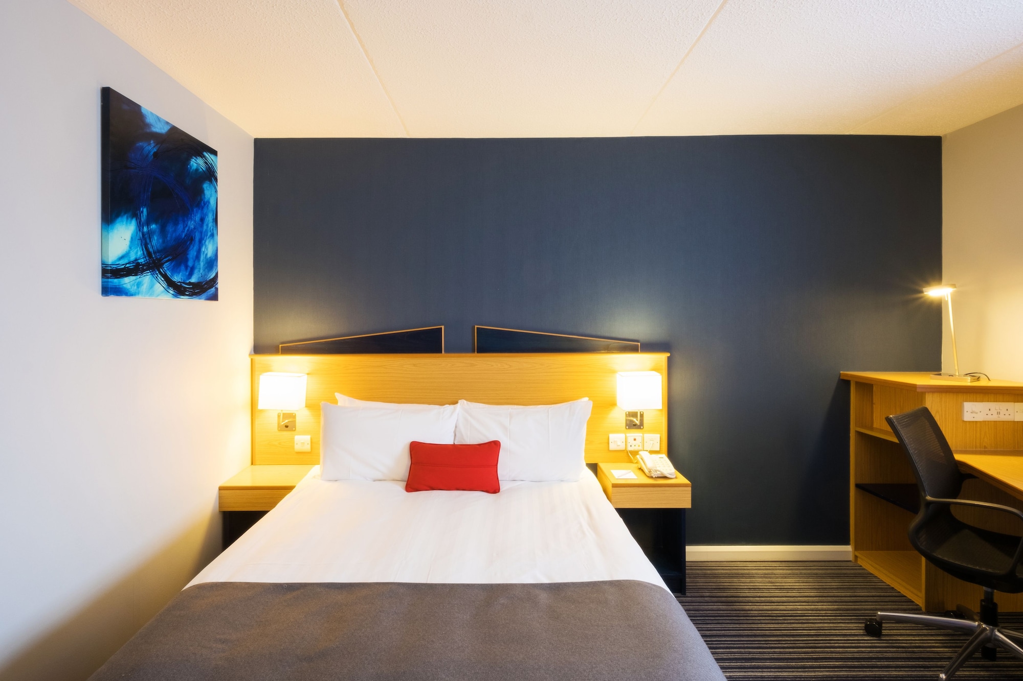 holiday inn express perth by ihg