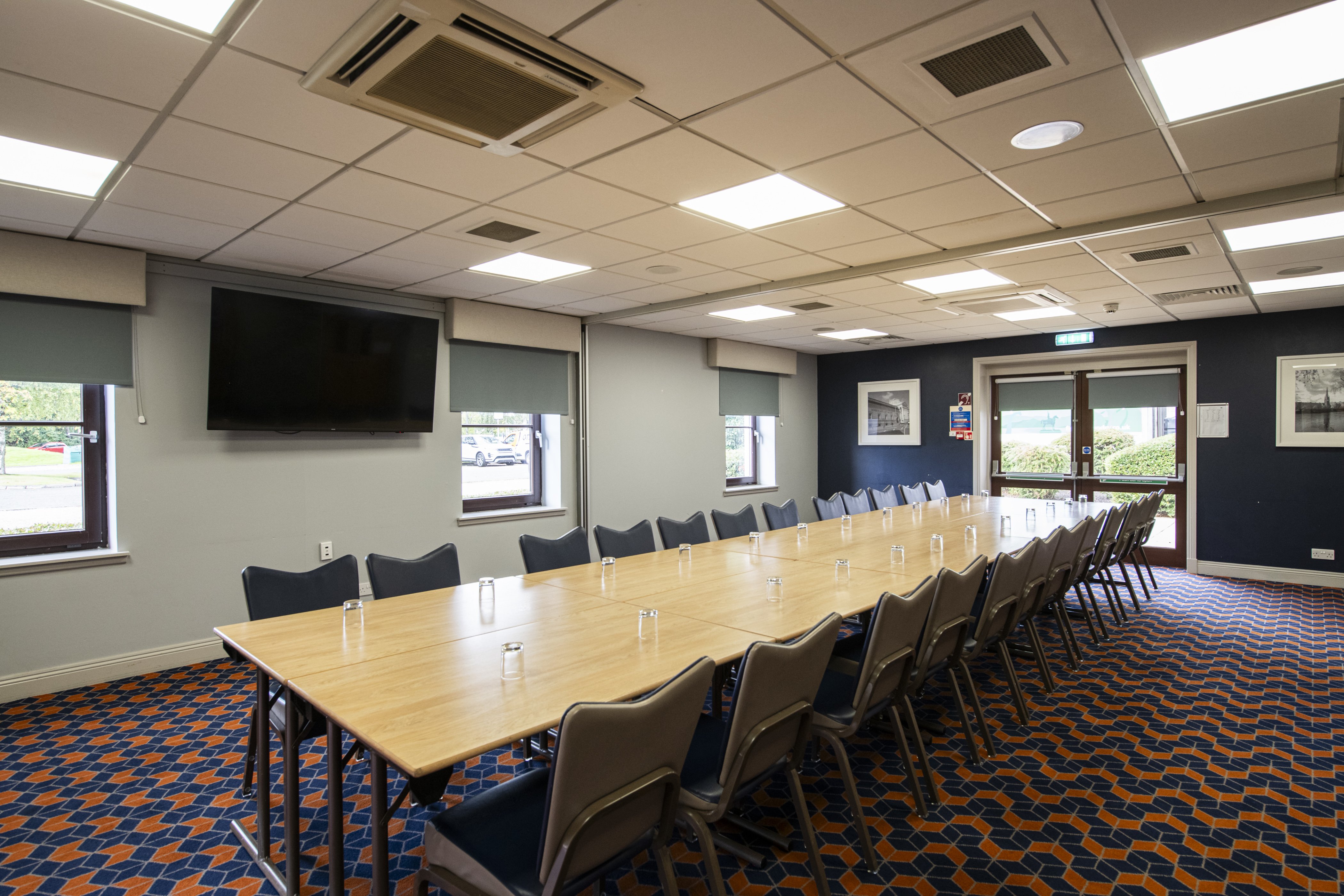 holiday inn express perth by ihg