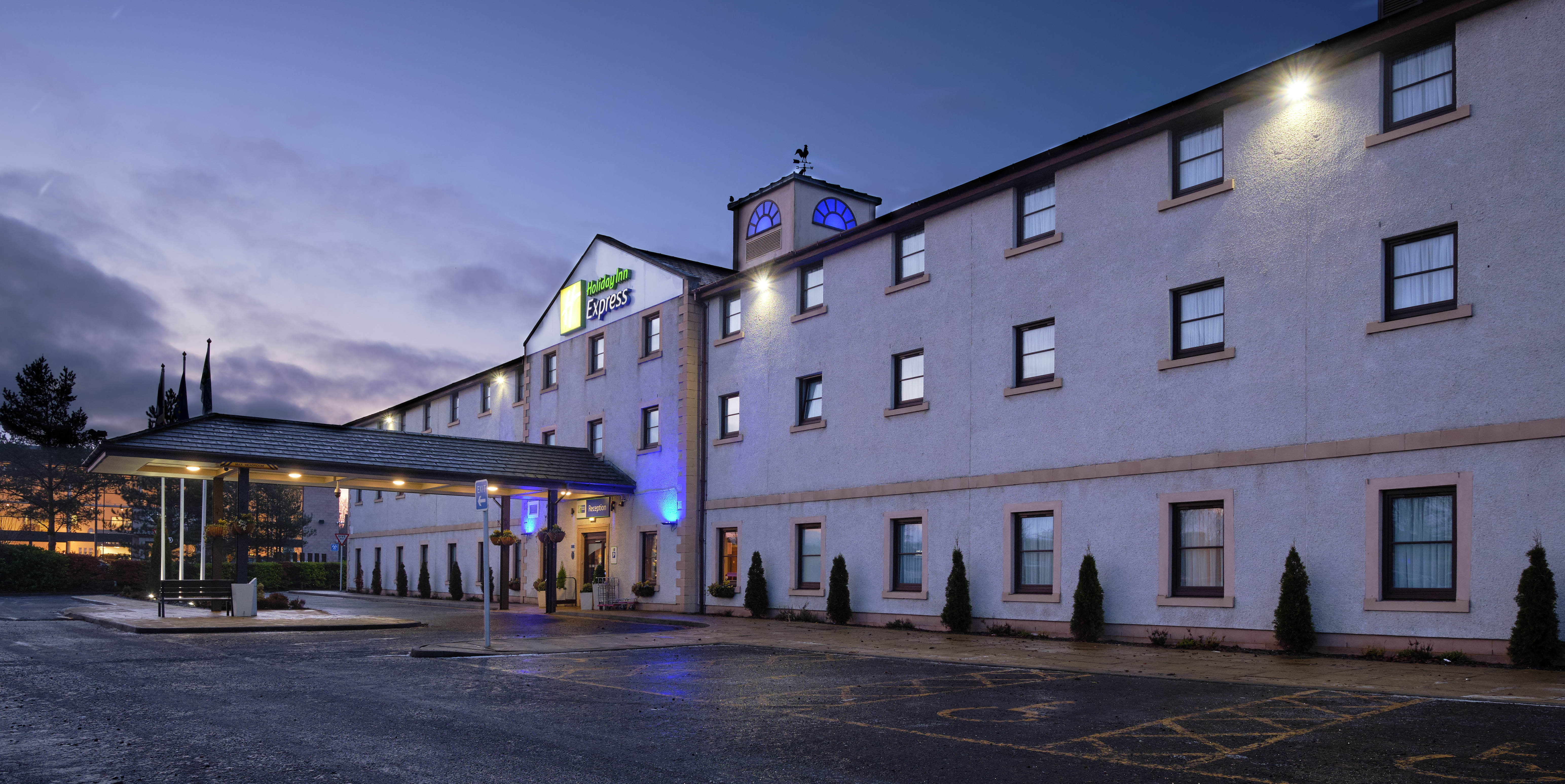 holiday inn express perth by ihg