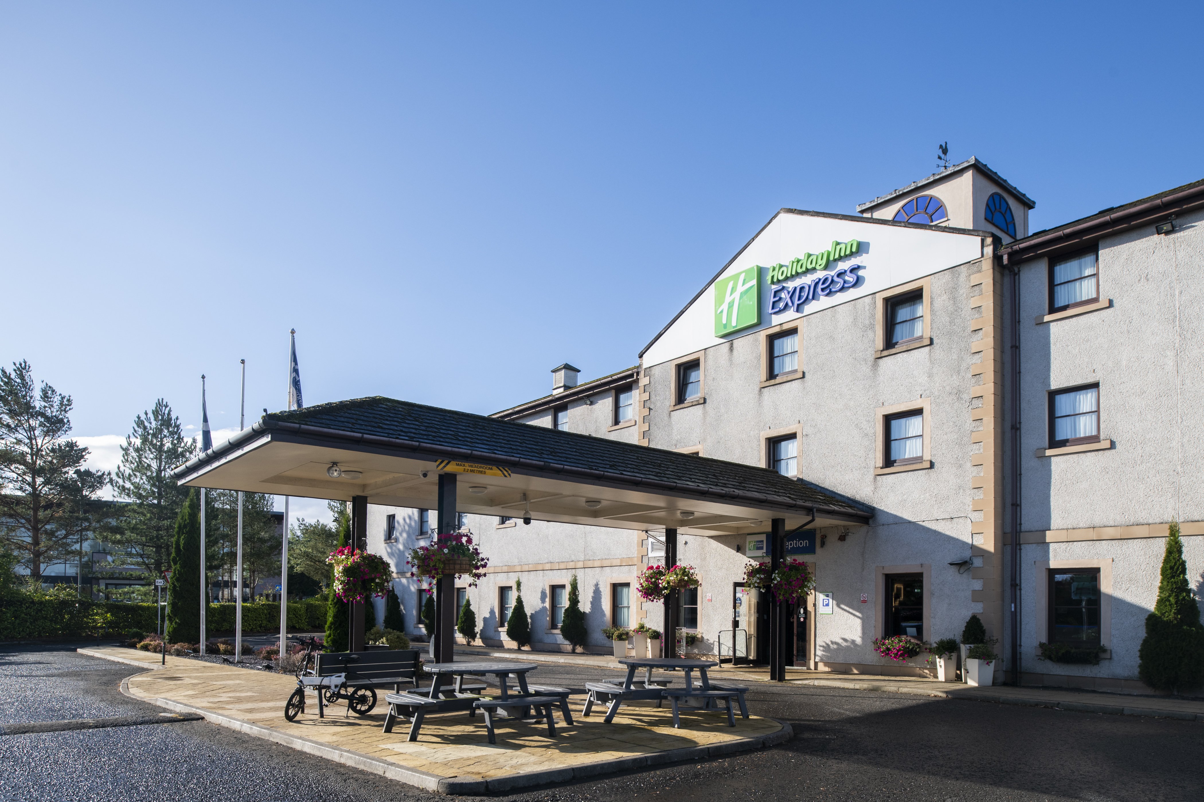 holiday inn express perth by ihg