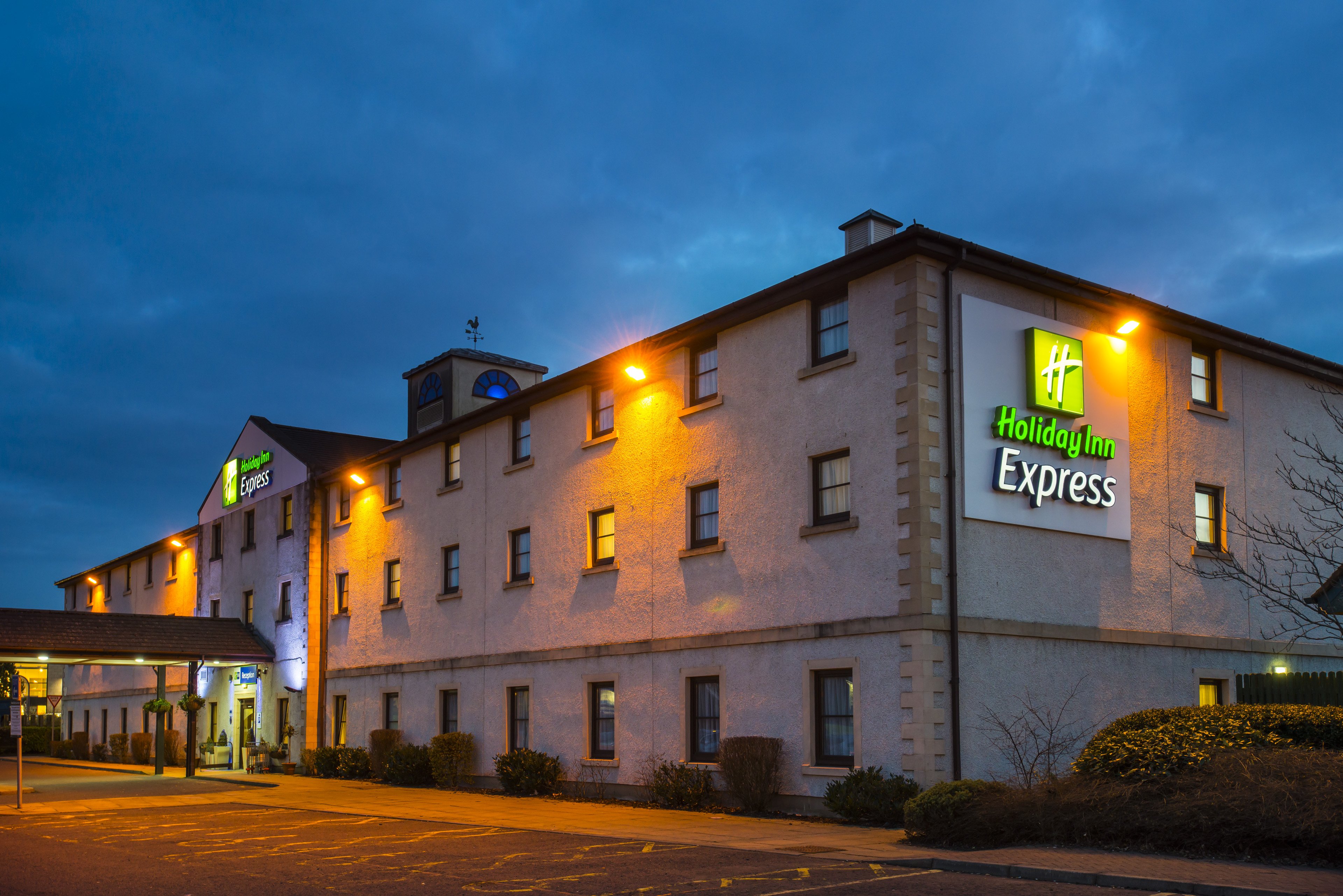 holiday inn express perth by ihg