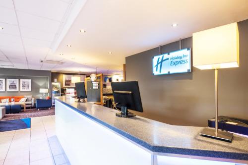 holiday inn express perth by ihg