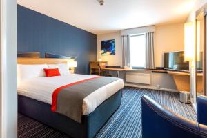 holiday inn express perth by ihg