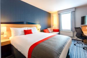holiday inn express perth by ihg