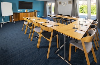 holiday inn express peterborough by ihg