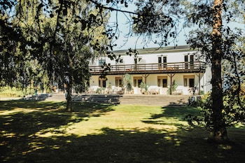 the falcon hotel